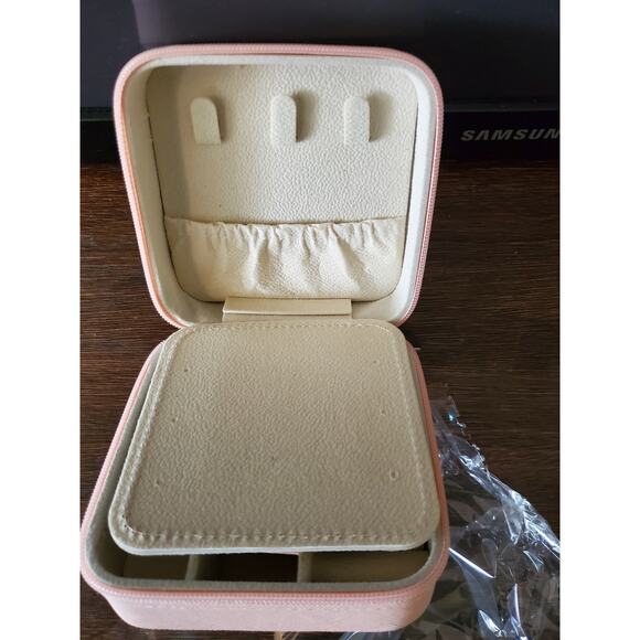 Just a Girl Who Loves Turtles Turtles & Butterflies Zip Close Travel Jewelry Box - Picture 4 of 5